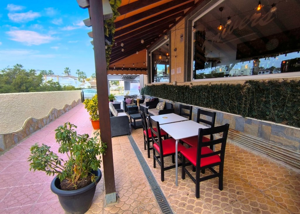 Sale - Commercial - Villamartín