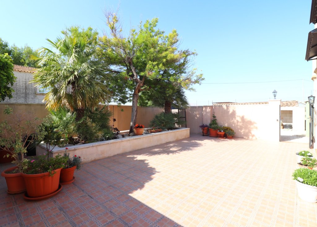 Sale - Finca / Country Property - Albatera - Albatera - Country
