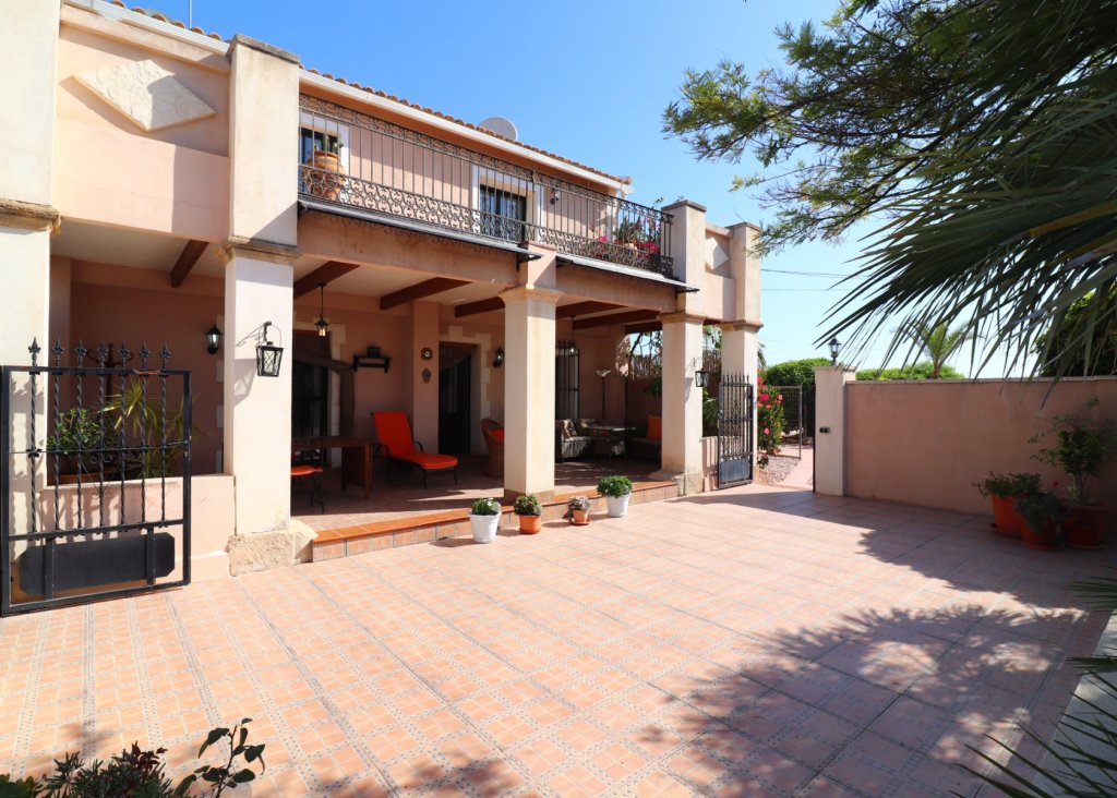 Sale - Finca / Country Property - Albatera - Albatera - Country