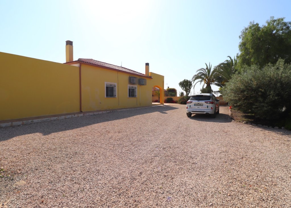 Sale - Finca / Country Property - Albatera - Albatera - Country