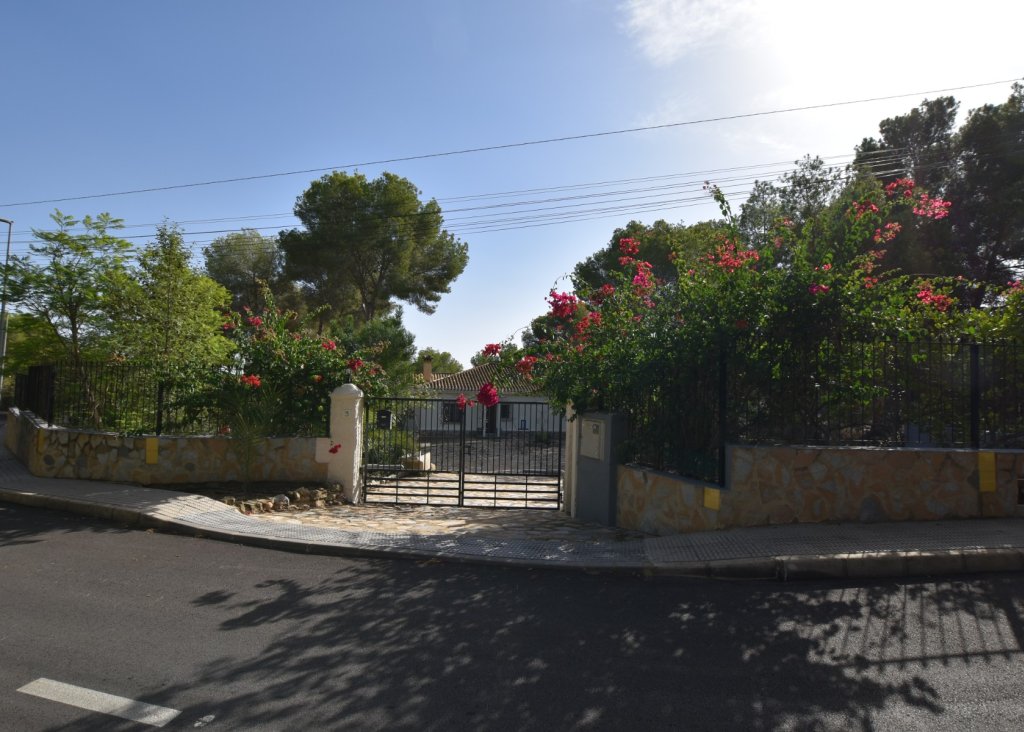 Sale - Finca / Country Property - Algorfa - Montemar