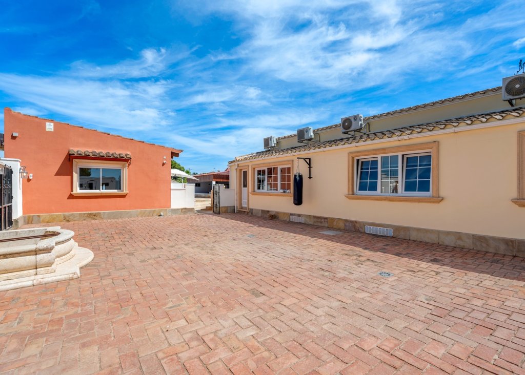 Sale - Finca / Country Property - Almoradí - Las Heredades