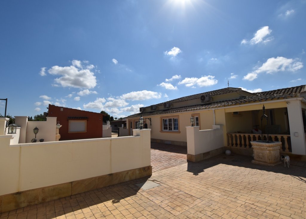 Sale - Finca / Country Property - Heredades