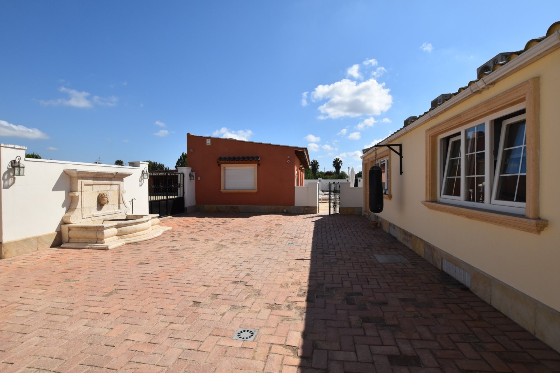 Sale - Finca / Country Property - Heredades