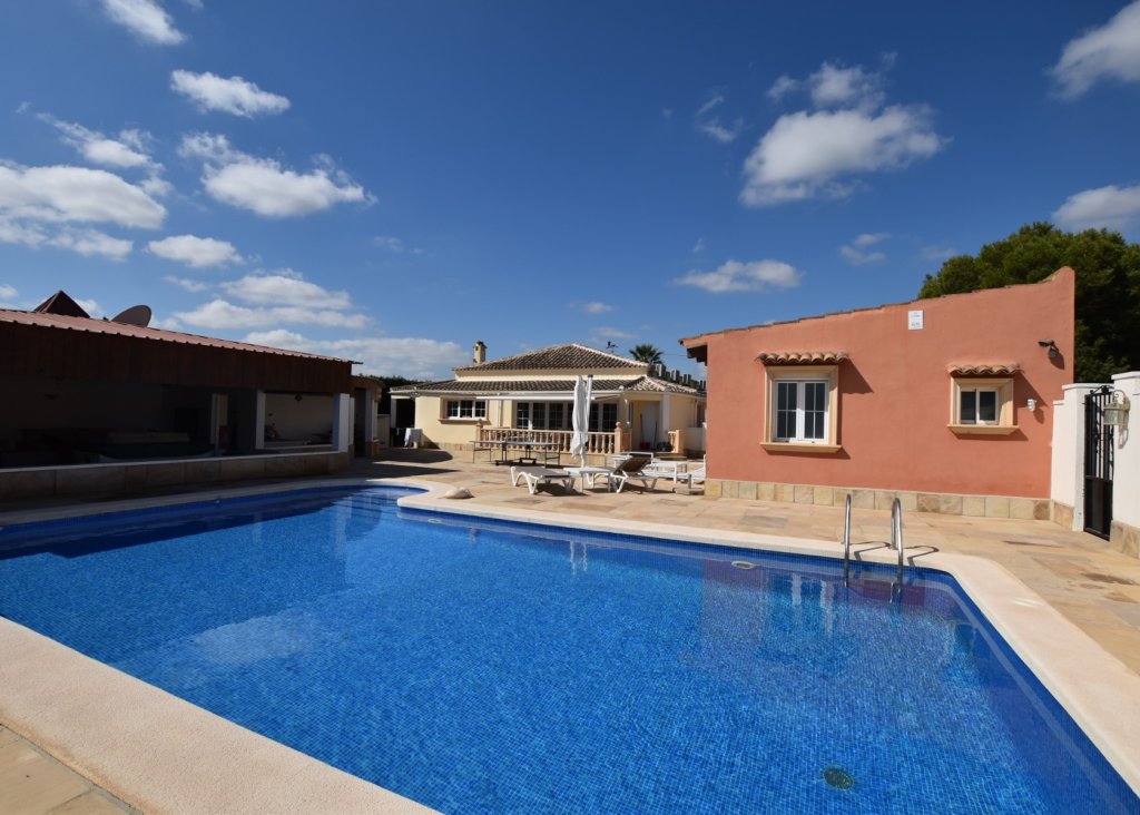 Sale - Finca / Country Property - Heredades