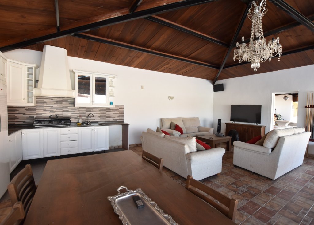 Sale - Finca / Country Property - Heredades