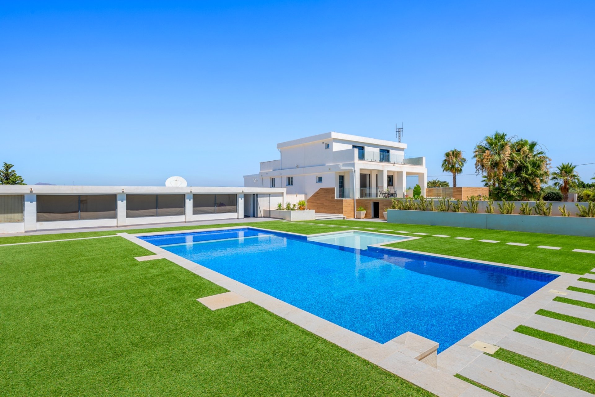 Sale - Finca / Country Property - Los Montesinos - La Herrada