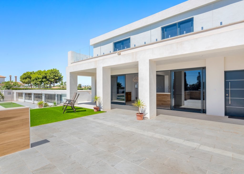 Sale - Finca / Country Property - Los Montesinos - La Herrada