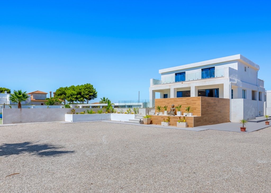 Sale - Finca / Country Property - Los Montesinos - La Herrada