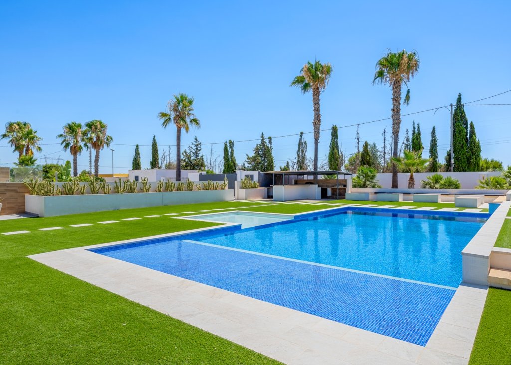 Sale - Finca / Country Property - Los Montesinos - La Herrada