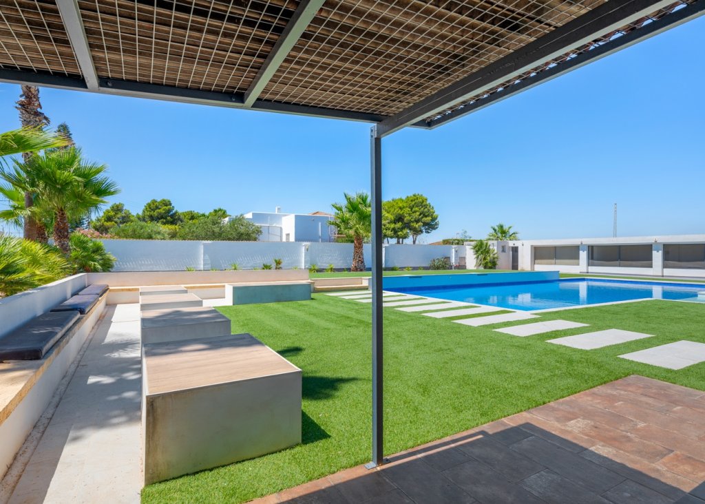 Sale - Finca / Country Property - Los Montesinos - La Herrada