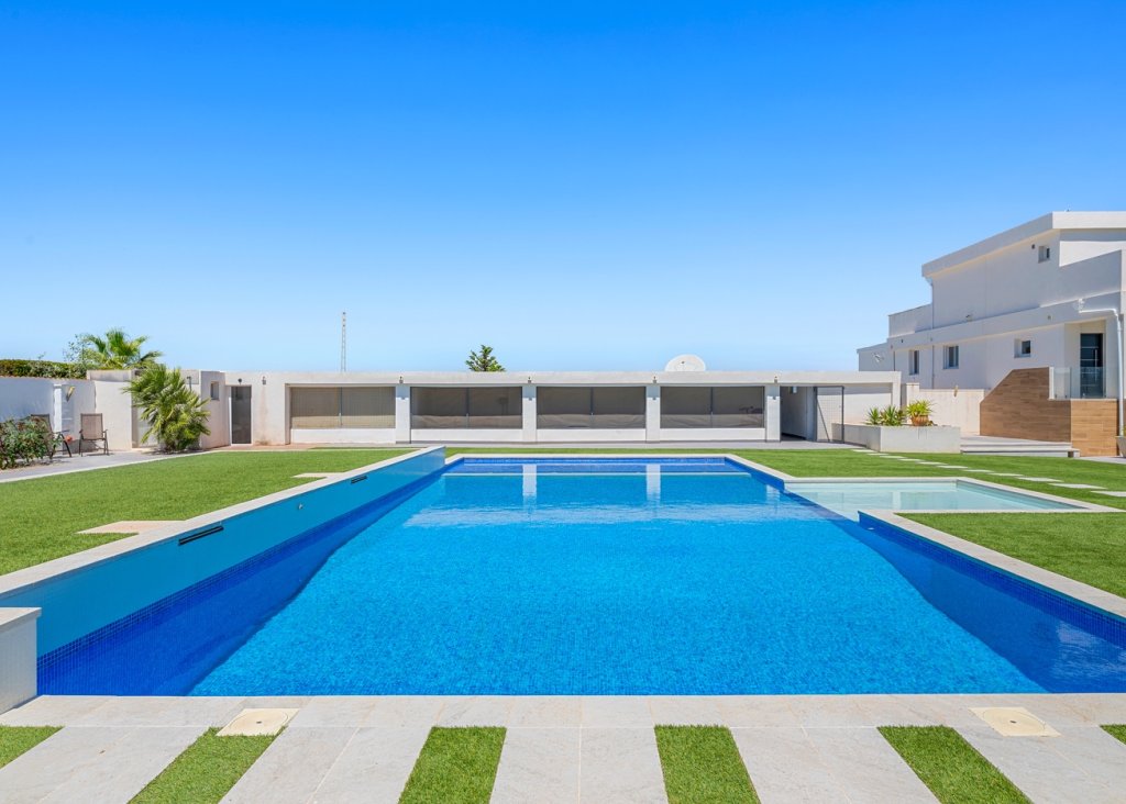 Sale - Finca / Country Property - Los Montesinos - La Herrada