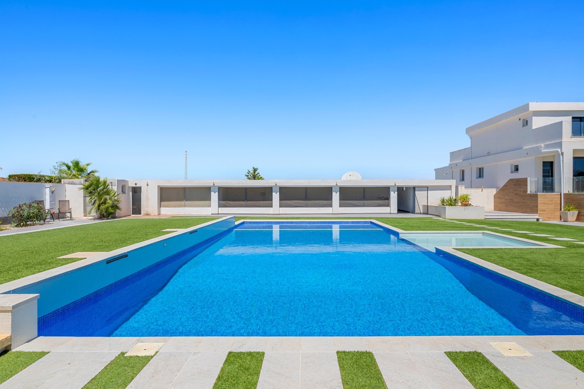 Sale - Finca / Country Property - Los Montesinos - La Herrada