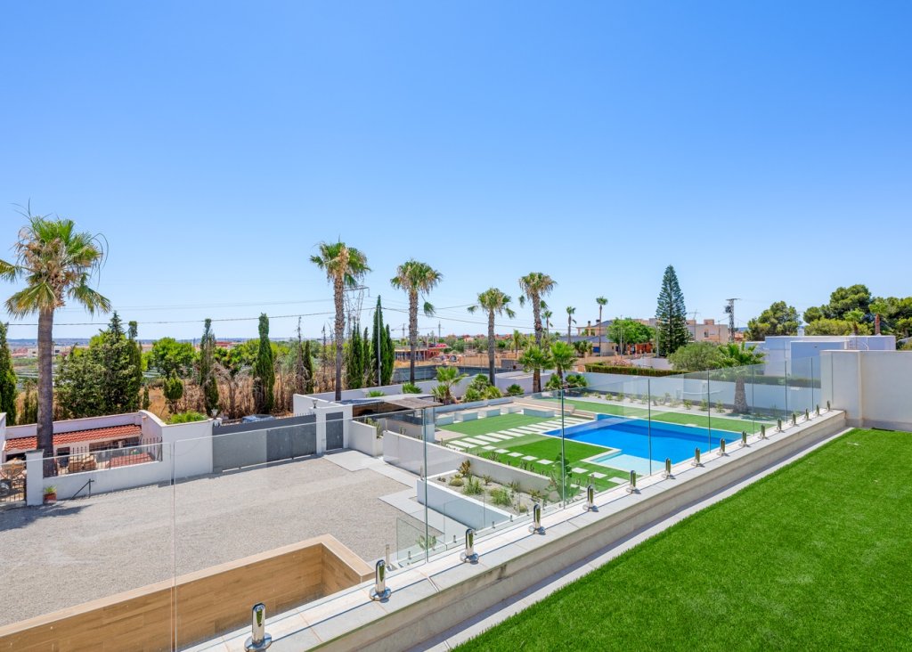 Sale - Finca / Country Property - Los Montesinos - La Herrada