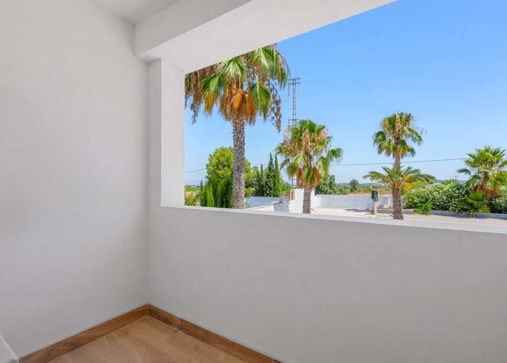Sale - Finca / Country Property - Los Montesinos - La Herrada