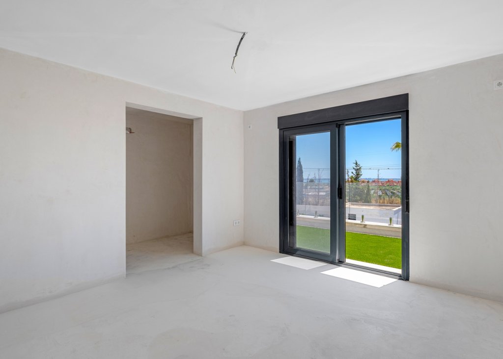 Sale - Finca / Country Property - Los Montesinos - La Herrada