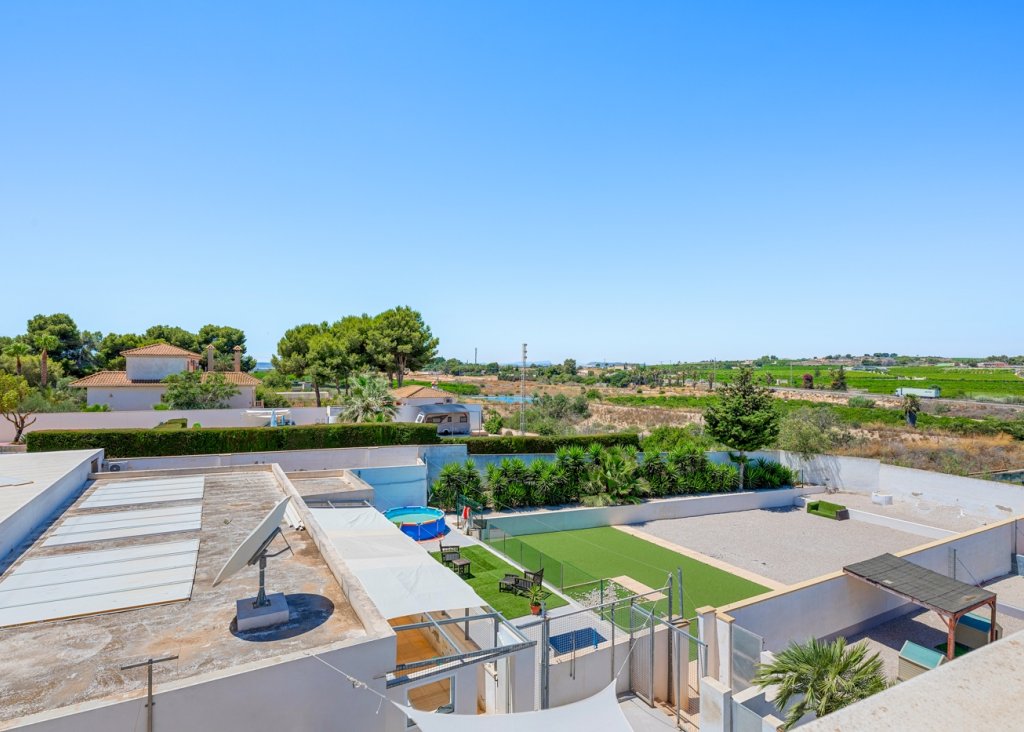 Sale - Finca / Country Property - Los Montesinos - La Herrada