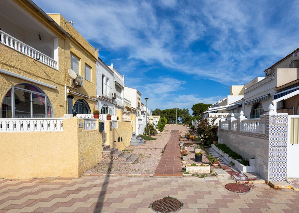 Sale - Terraced house / Townhouse - Torrevieja - La Siesta