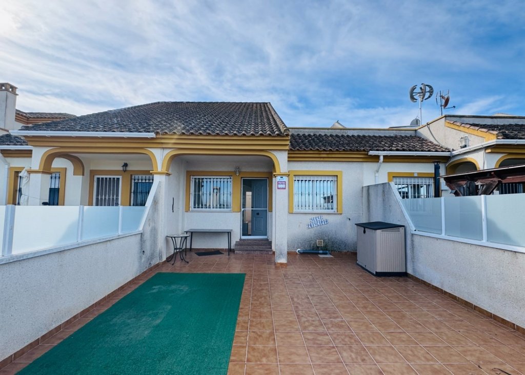 Sale - Townhouse - Daya Nueva