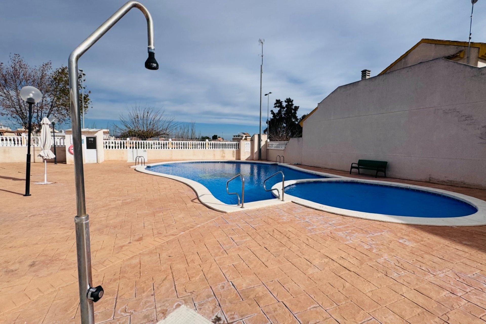 Sale - Townhouse - Daya Nueva