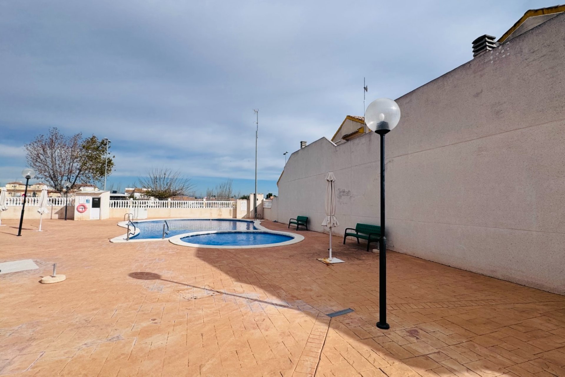 Sale - Townhouse - Daya Nueva