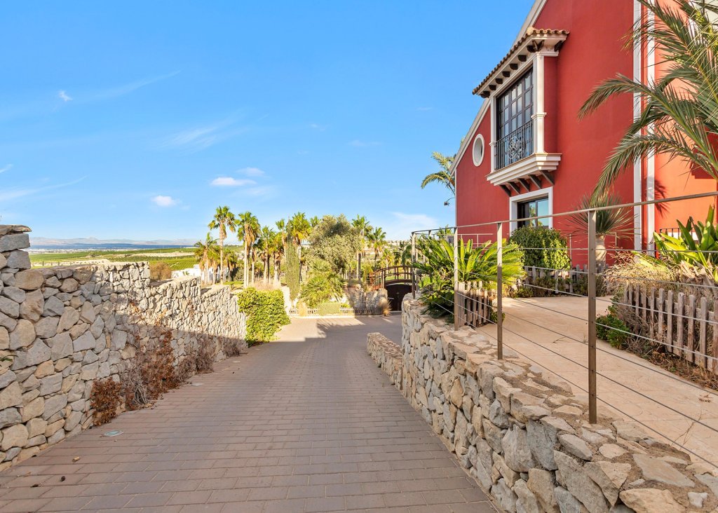 Sale - Villa - Algorfa - La Finca Golf Resort