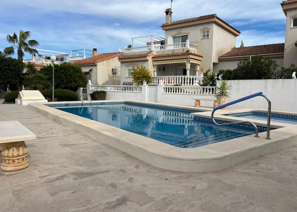 Sale - Villa - Algorfa - La Finca Golf Resort