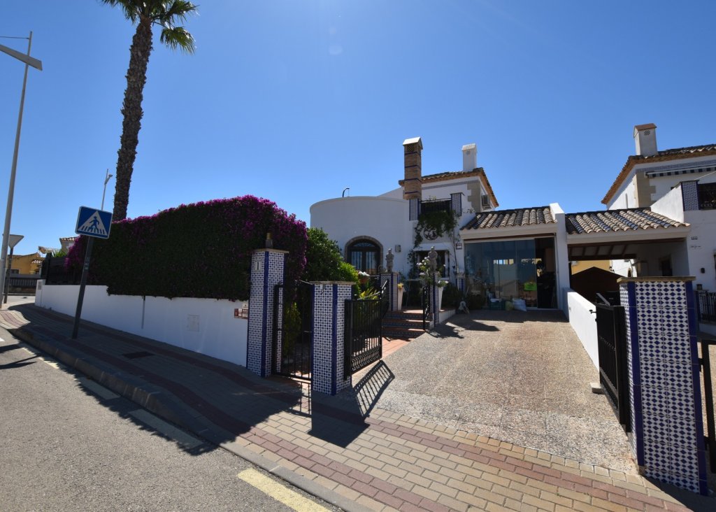 Sale - Villa - Algorfa - La Finca Golf Resort