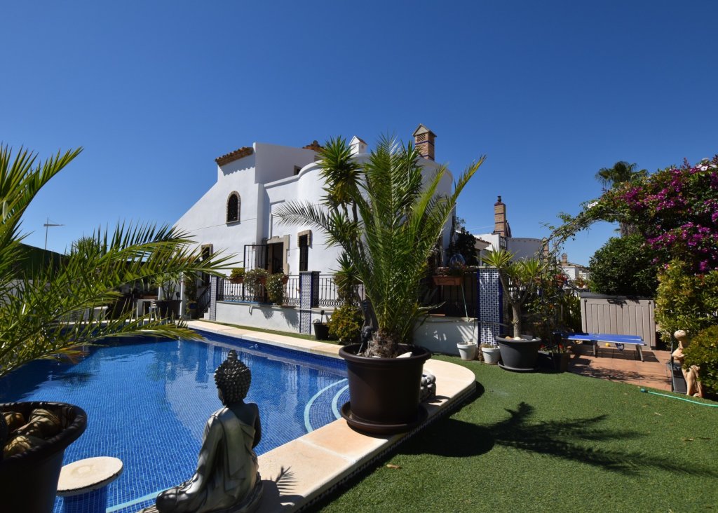 Sale - Villa - Algorfa - La Finca Golf Resort