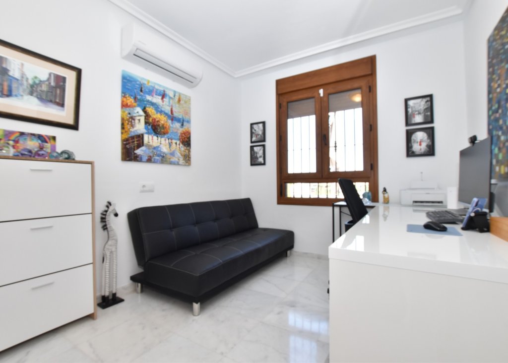 Sale - Villa - Algorfa - La Finca Golf Resort