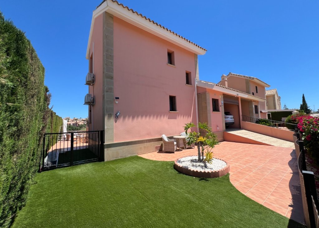 Sale - Villa - Algorfa - La Finca Golf Resort