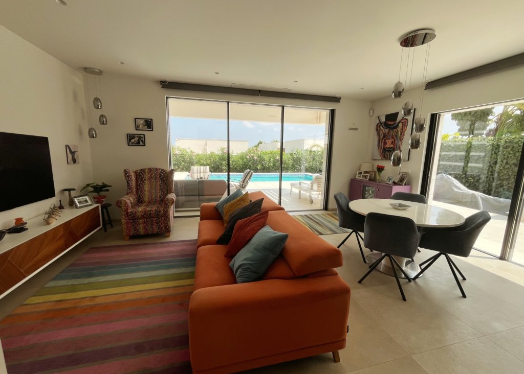 Sale - Villa - Los Montesinos - La Herrada
