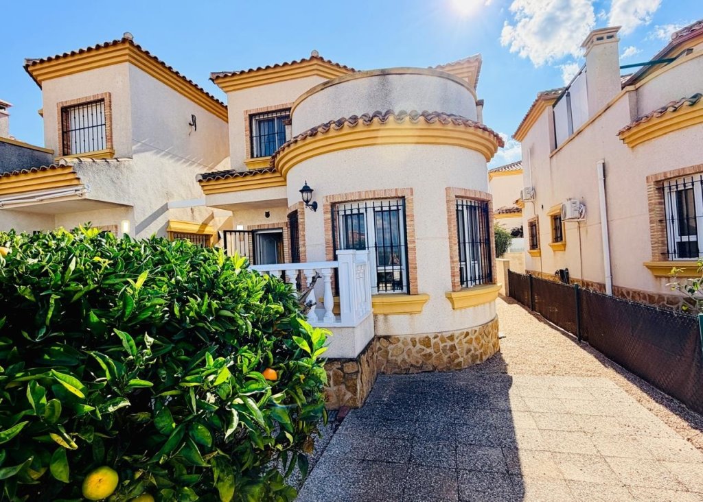 Sale - Villa - Los Montesinos - La Herrada