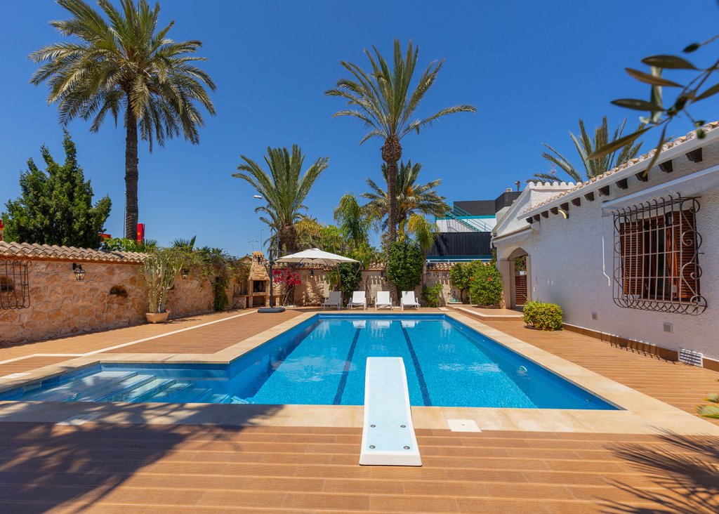 Sale - Villa - Orihuela Costa - Punta Prima