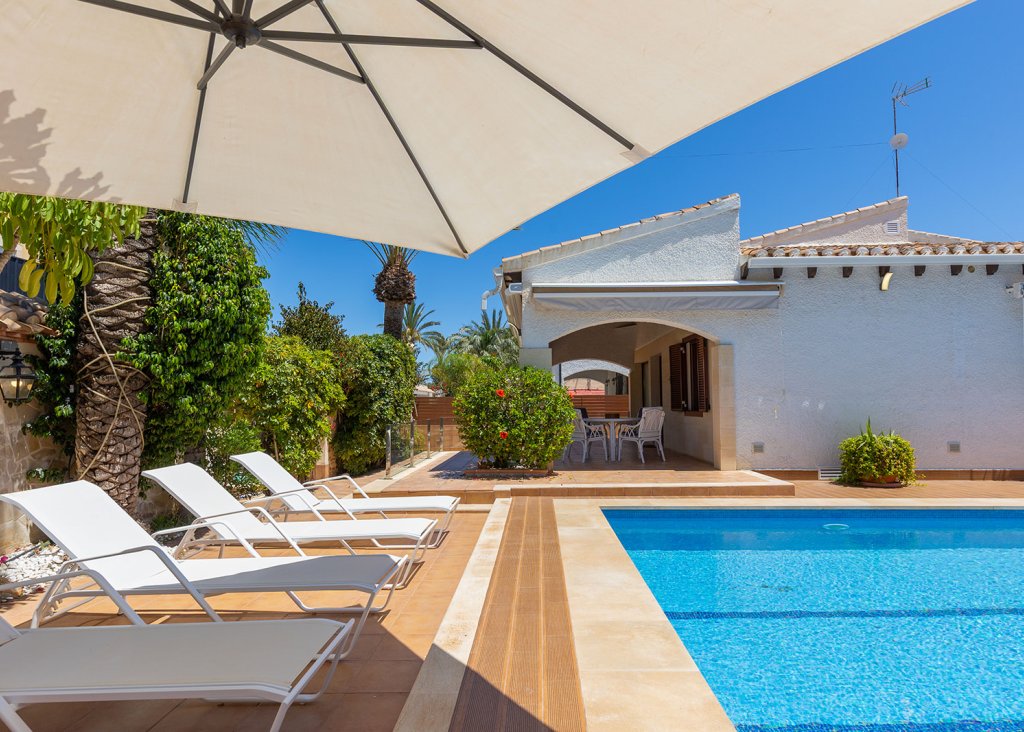 Sale - Villa - Orihuela Costa - Punta Prima