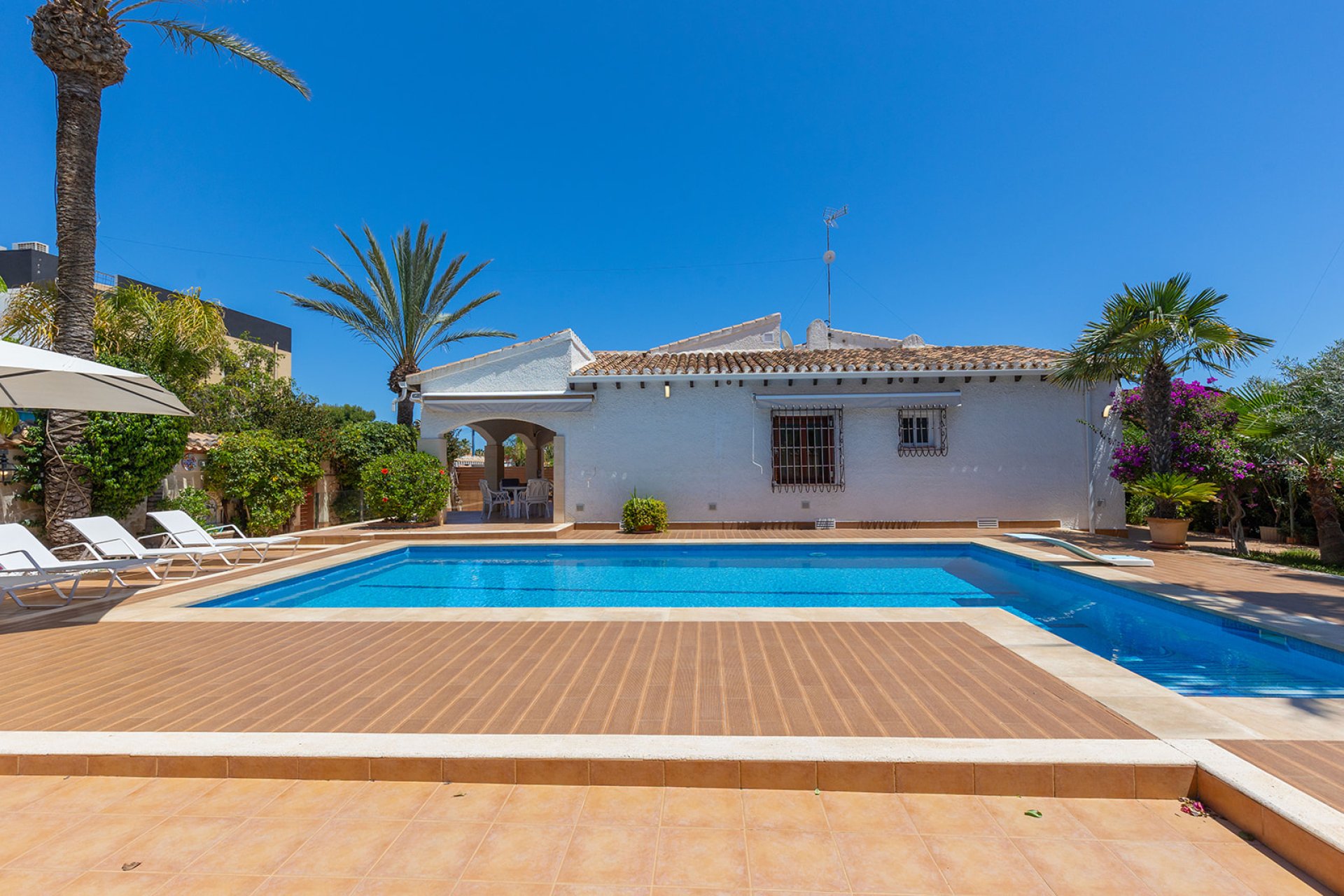 Sale - Villa - Orihuela Costa - Punta Prima