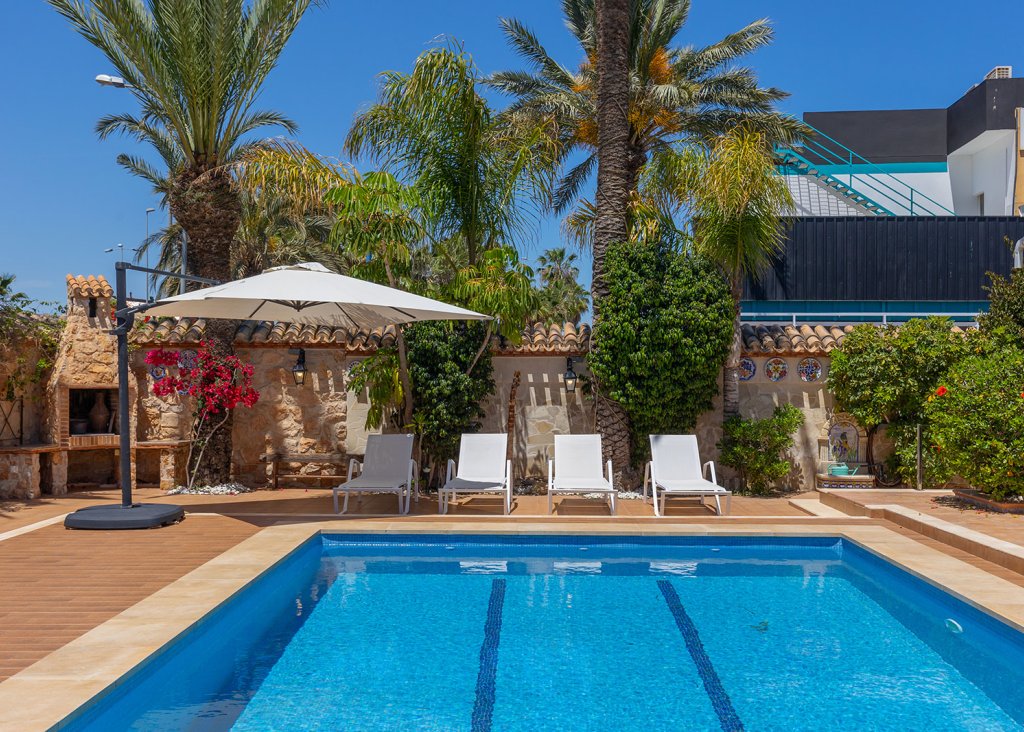 Sale - Villa - Orihuela Costa - Punta Prima