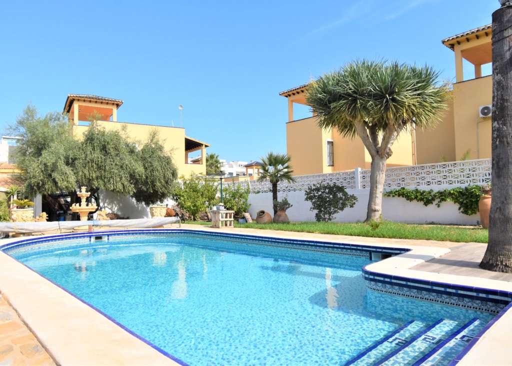 Sale - Villa - Orihuela Costa - Villamartin