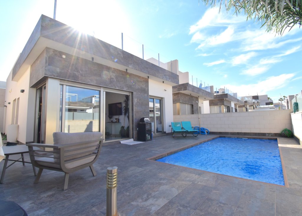 Sale - Villa - Orihuela Costa - Villamartin