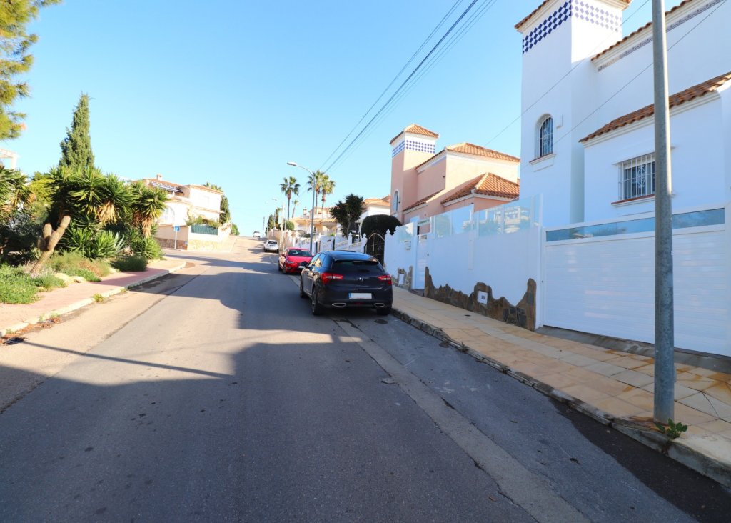 Sale - Villa - Orihuela Costa - Villamartin
