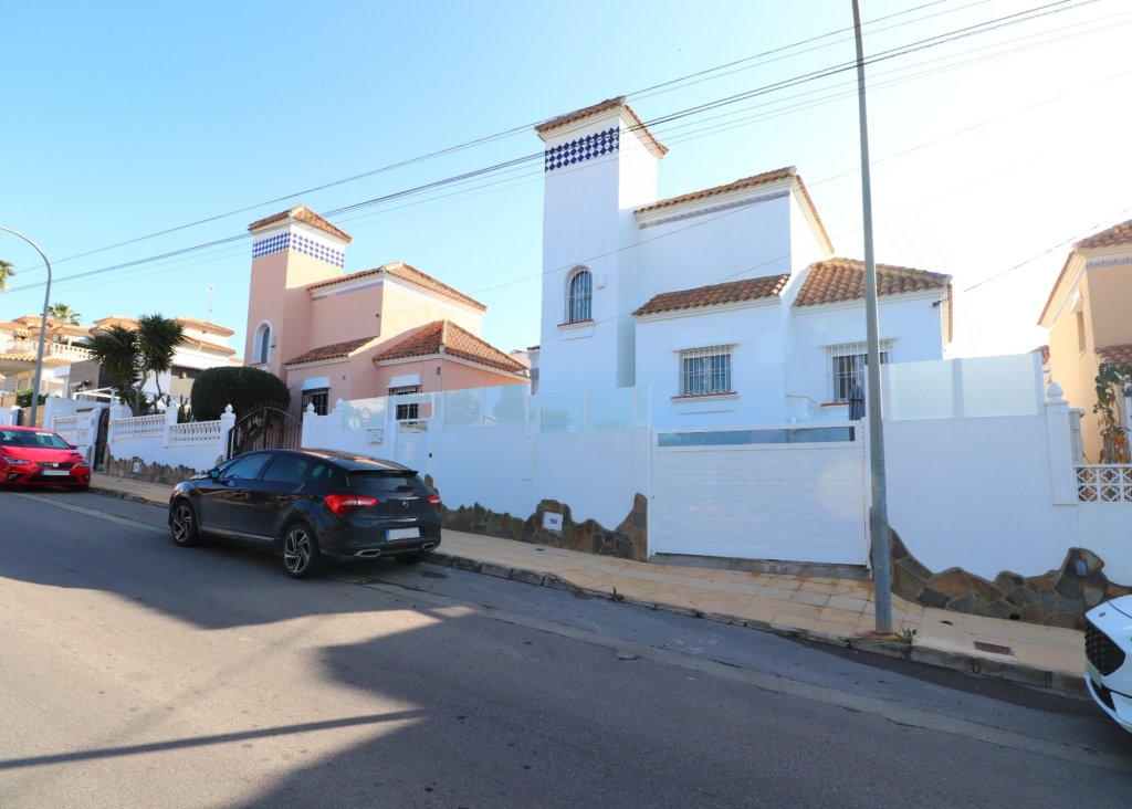 Sale - Villa - Orihuela Costa - Villamartin