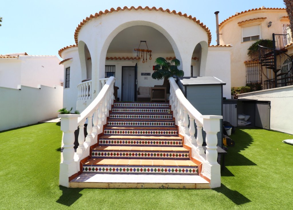 Sale - Villa - Orihuela Costa - Villamartin