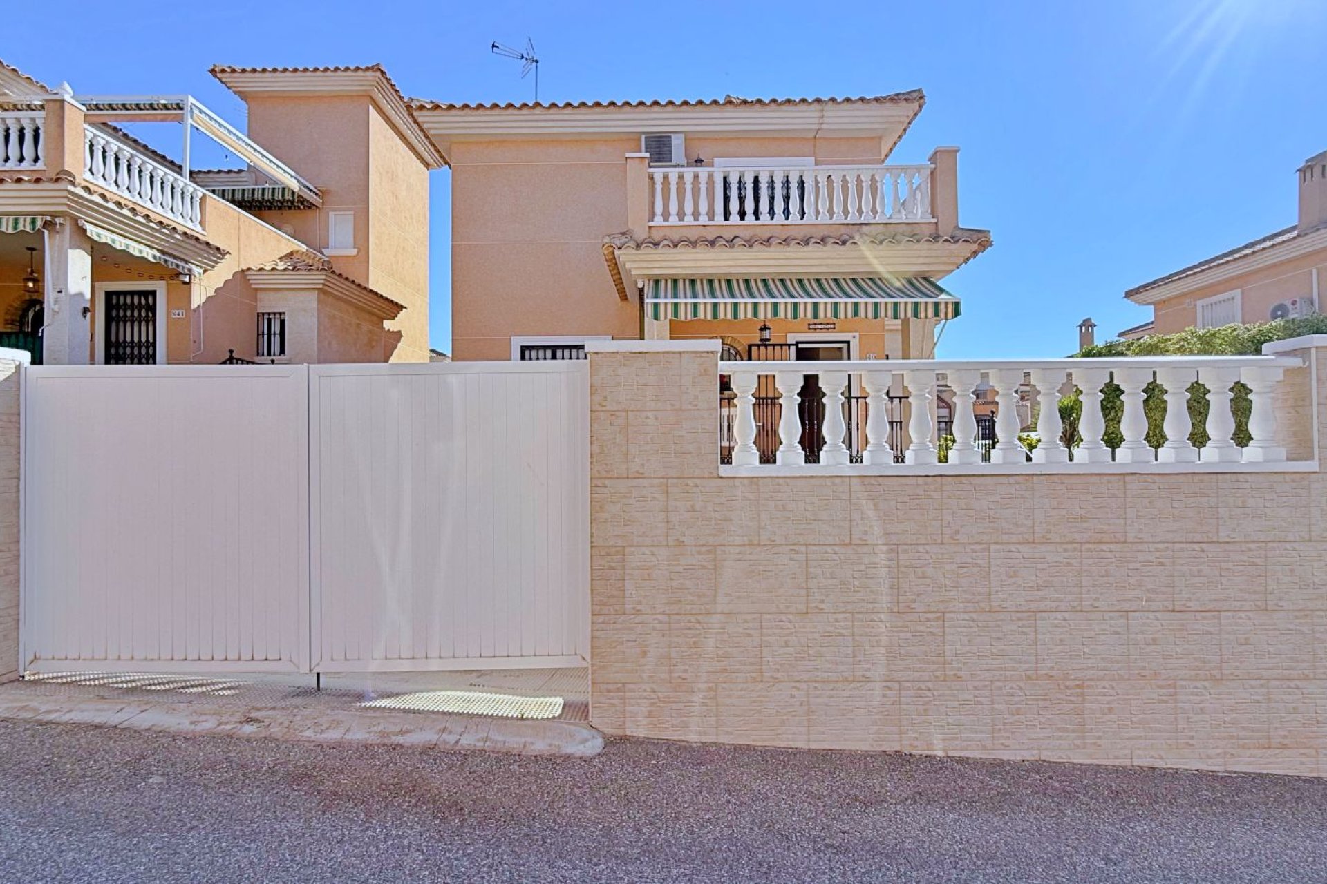 Sale - Villa - Orihuela - Orihuela Costa