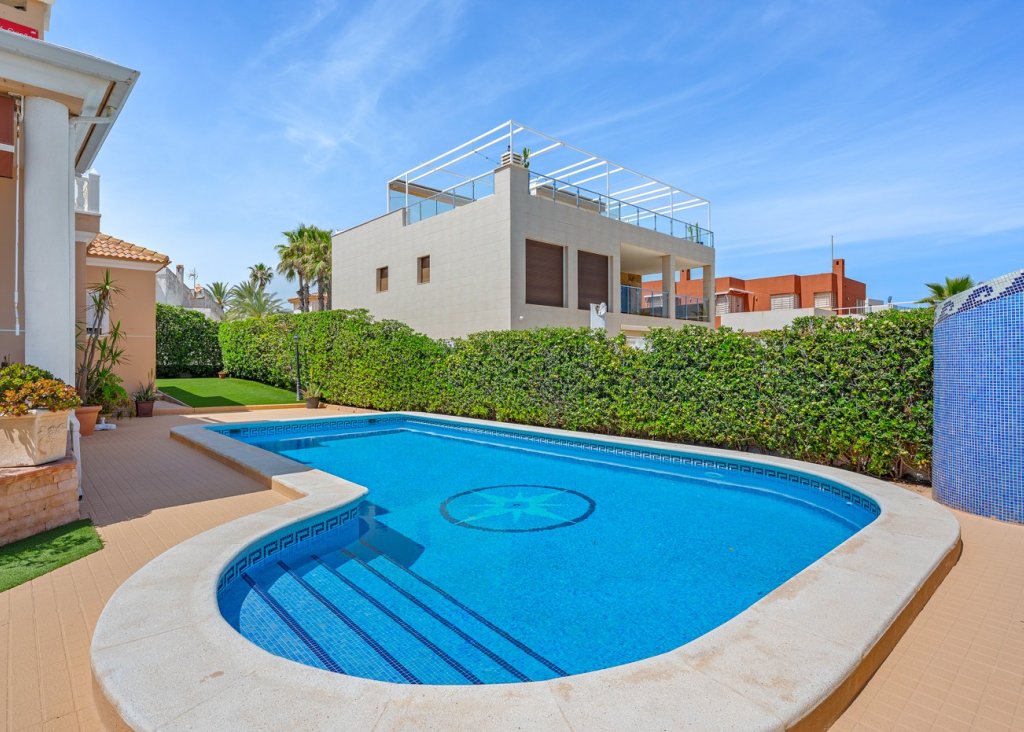 Sale - Villa - Torrevieja - La Mata