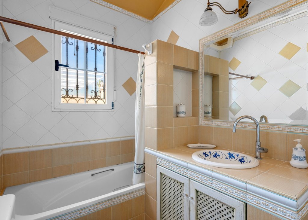 Sale - Villa - Torrevieja - La Mata