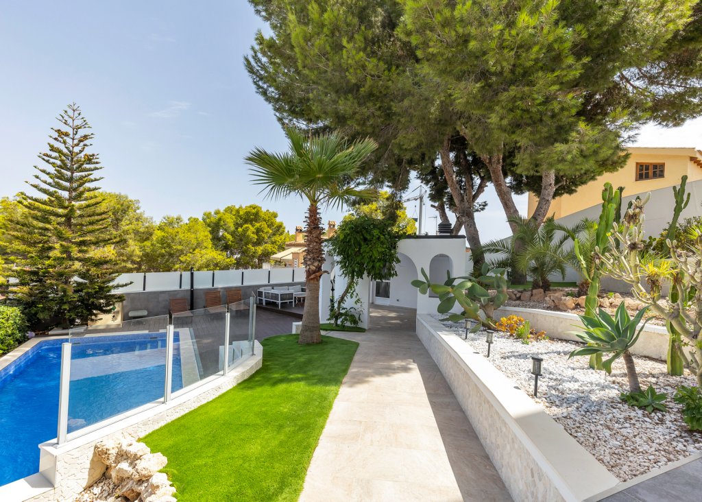 Sale - Villa - Torrevieja - Los Balcones