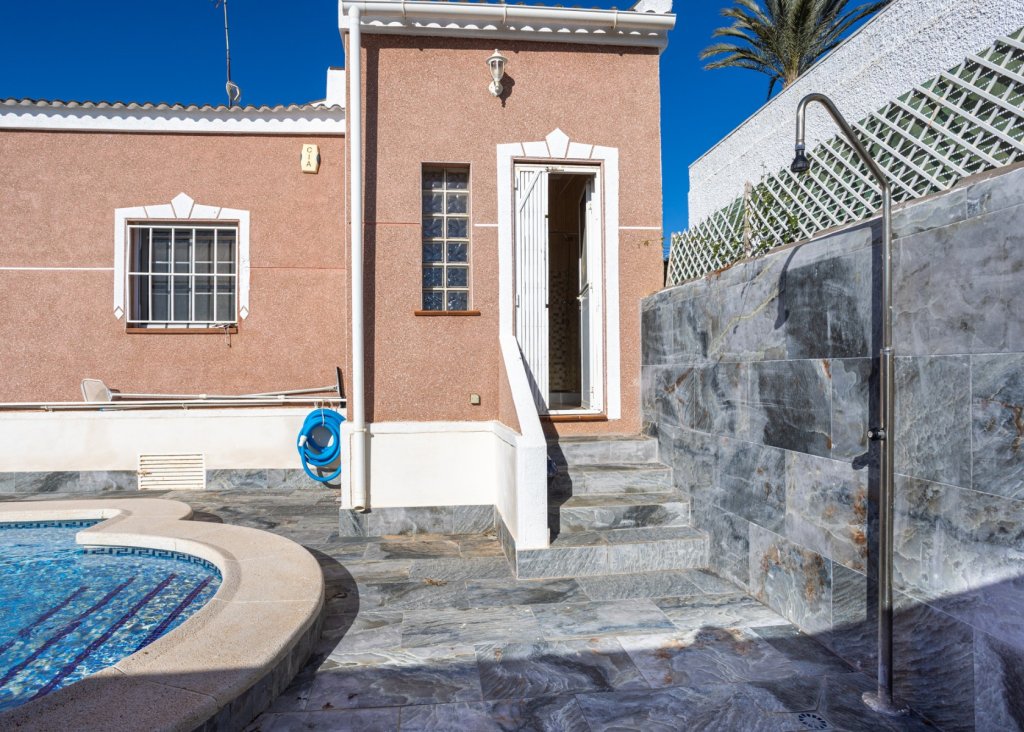Sale - Villa - Torrevieja - Urbanización San Luis