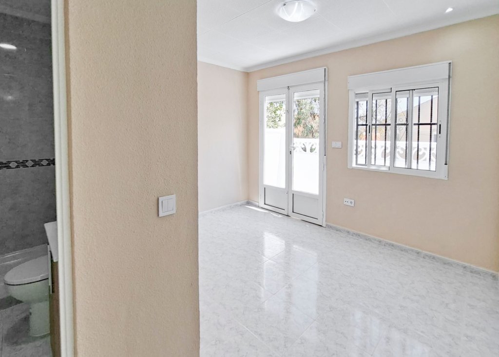 Venta - Bungalow - San Fulgencio - Urb. La Marina
