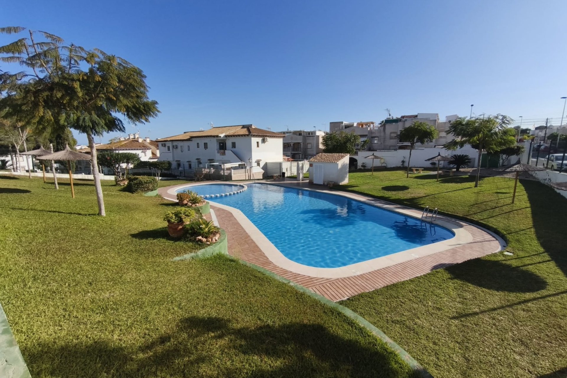 Venta - Bungalow - Torrevieja - Lago jardin
