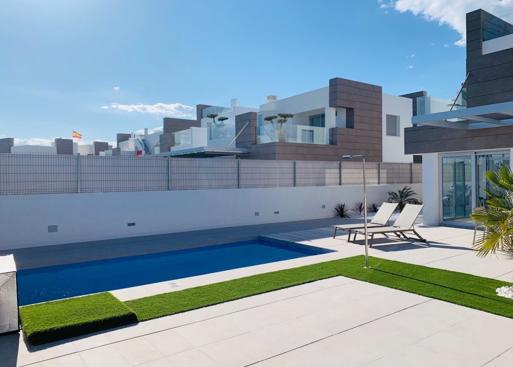 Venta - Chalet - El Raso